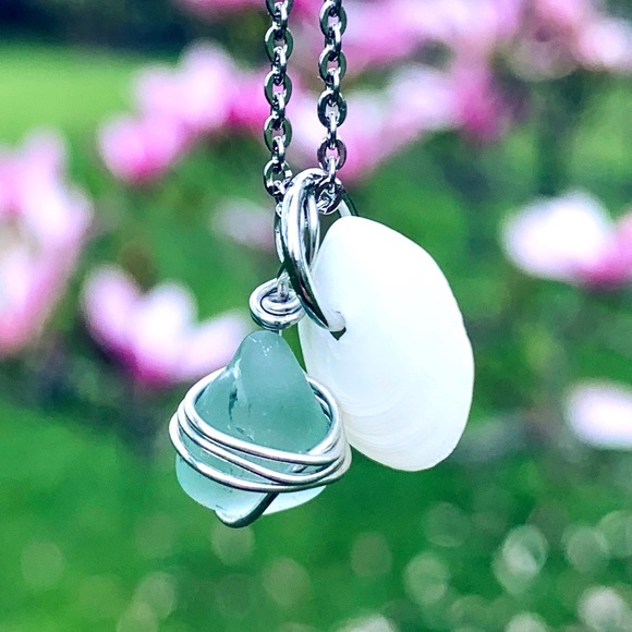 Jewelry - 🦋🌴 Big Island Seaglass Charm Necklace